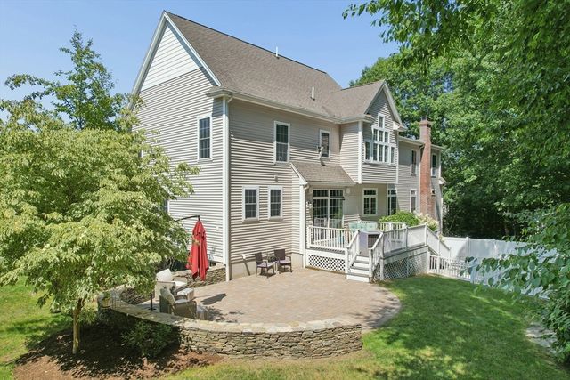 33 Dairy Drive, Upton, MA 01568
