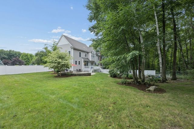 33 Dairy Drive, Upton, MA 01568