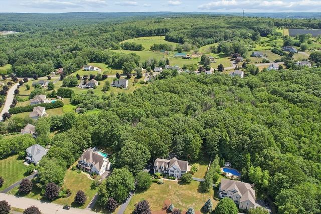 33 Dairy Drive, Upton, MA 01568