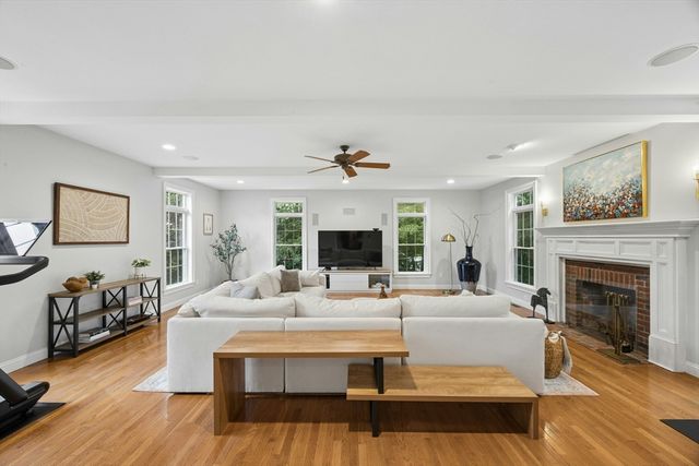 33 Dairy Drive, Upton, MA 01568
