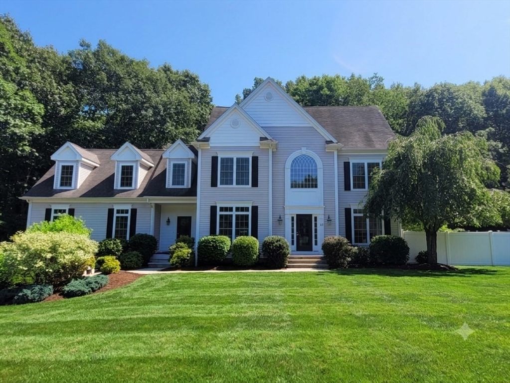 33 Dairy Drive, Upton, MA 01568