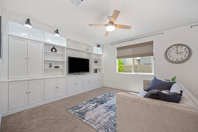 8033 Oxbow Landing Loop, Roseville, CA 95747