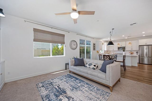 8033 Oxbow Landing Loop, Roseville, CA 95747