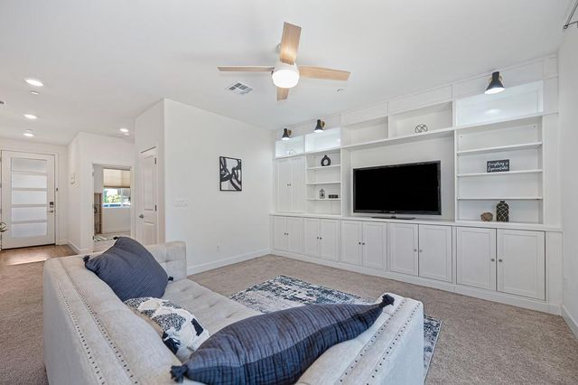8033 Oxbow Landing Loop, Roseville, CA 95747