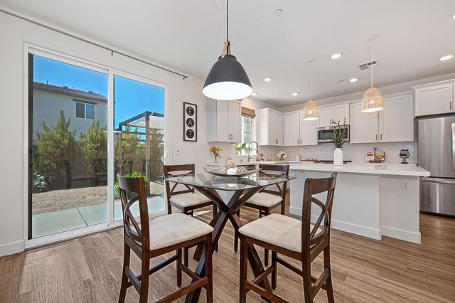 8033 Oxbow Landing Loop, Roseville, CA 95747