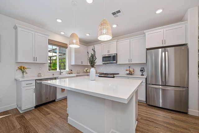 8033 Oxbow Landing Loop, Roseville, CA 95747