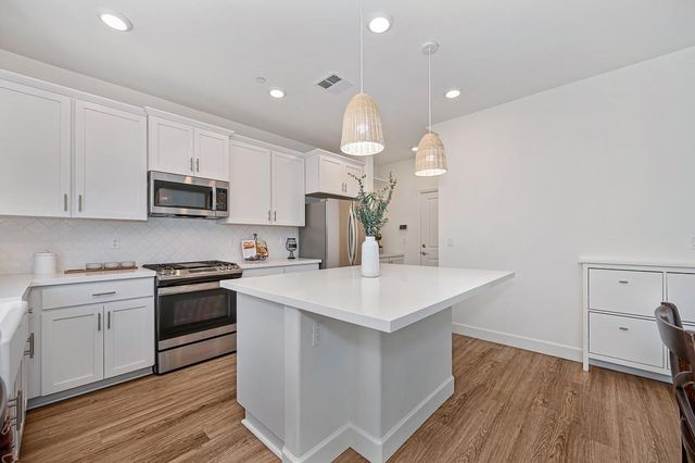 8033 Oxbow Landing Loop, Roseville, CA 95747