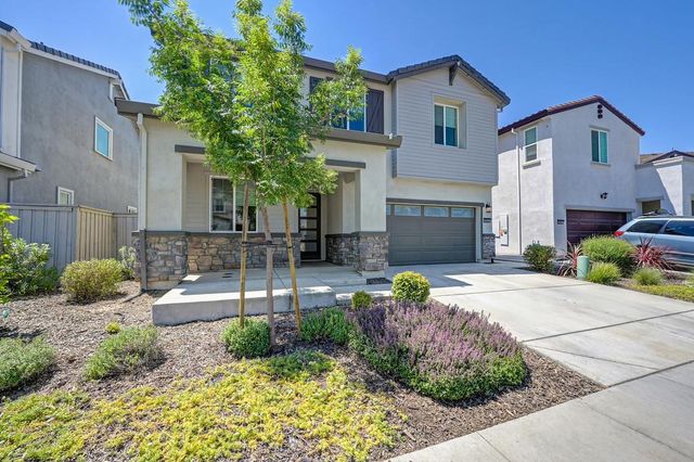 8033 Oxbow Landing Loop, Roseville, CA 95747