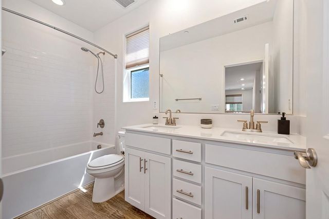 8033 Oxbow Landing Loop, Roseville, CA 95747