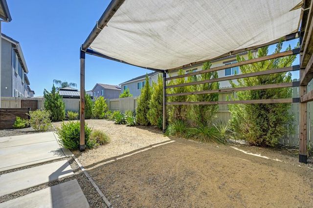 8033 Oxbow Landing Loop, Roseville, CA 95747