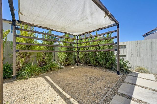 8033 Oxbow Landing Loop, Roseville, CA 95747