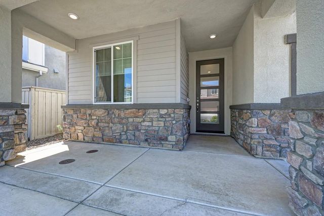 8033 Oxbow Landing Loop, Roseville, CA 95747