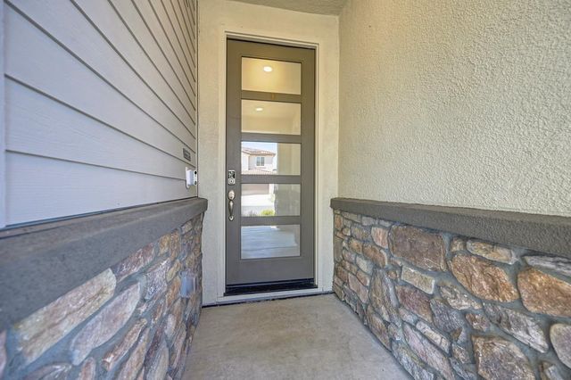 8033 Oxbow Landing Loop, Roseville, CA 95747
