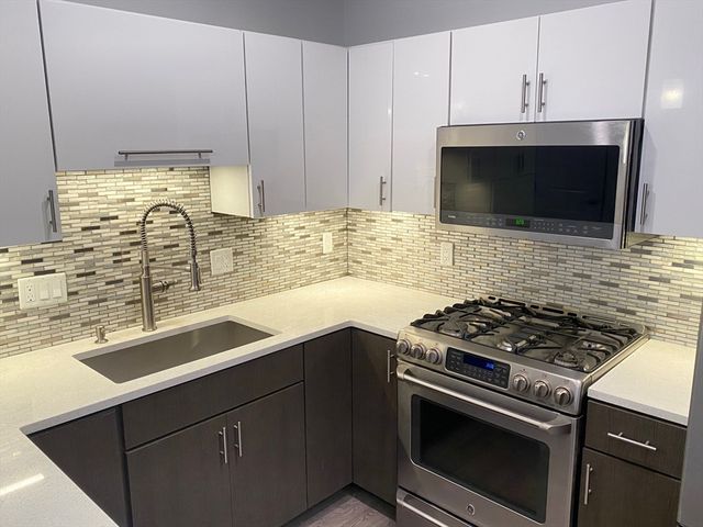 18 Cliveden St 205, Quincy, MA 02169