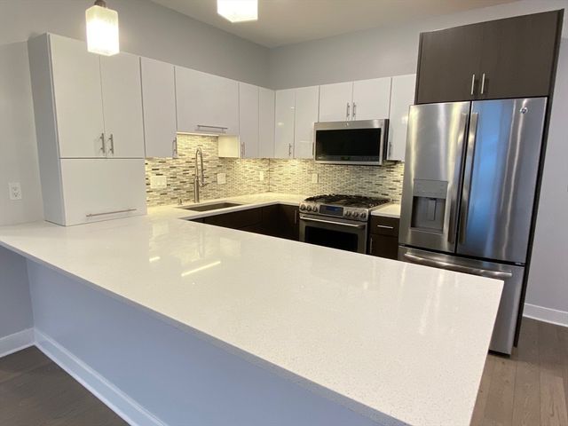 18 Cliveden St 205, Quincy, MA 02169