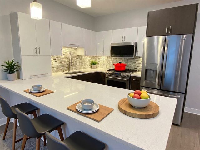 18 Cliveden St 205, Quincy, MA 02169