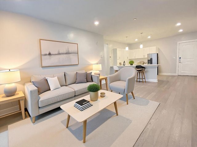 18 Cliveden St 205, Quincy, MA 02169