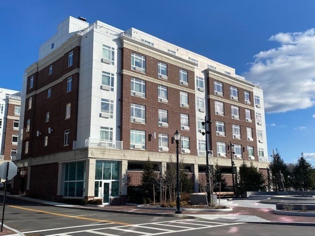 18 Cliveden St 205, Quincy, MA 02169