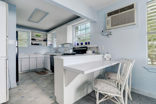 308 Bay Avenue, Kemah, TX 77565