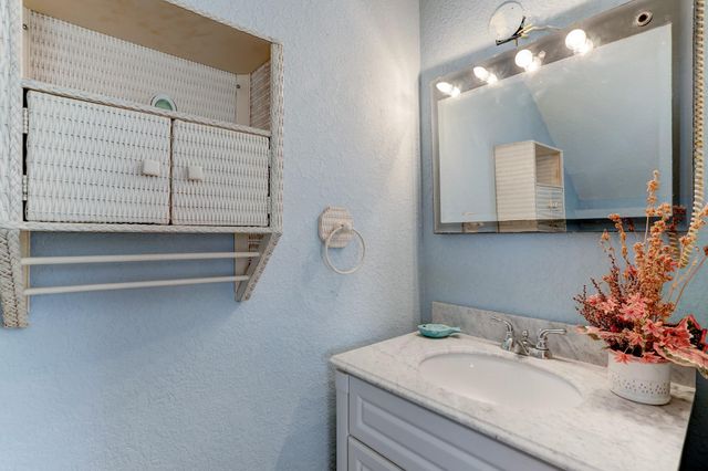 308 Bay Avenue, Kemah, TX 77565