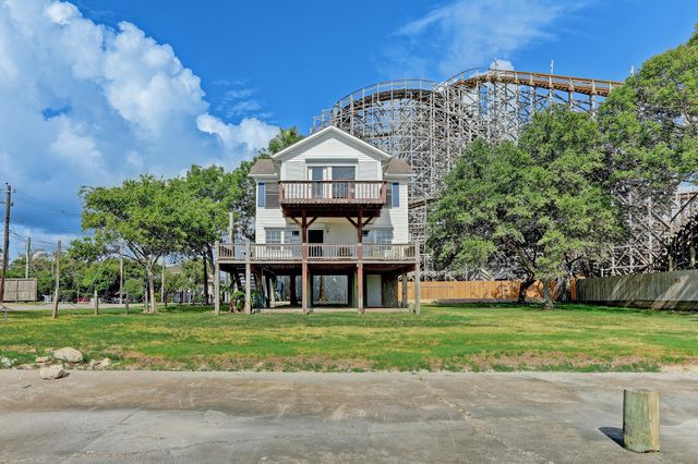 308 Bay Avenue, Kemah, TX 77565