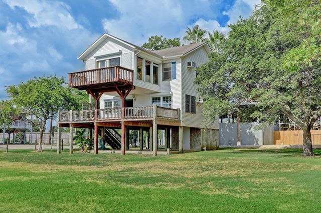 308 Bay Avenue, Kemah, TX 77565