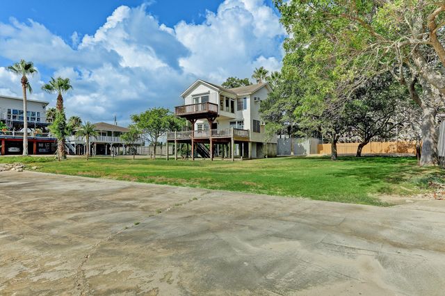 308 Bay Avenue, Kemah, TX 77565