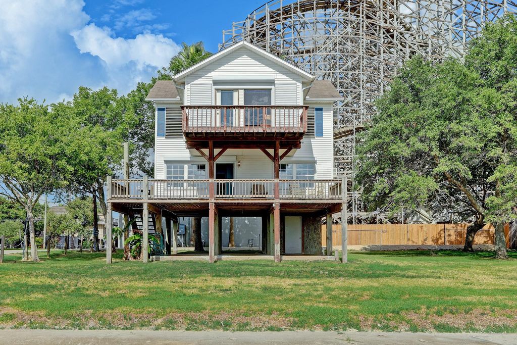 308 Bay Avenue, Kemah, TX 77565