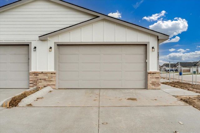 2401 S Wheatland Ct, Wichita, KS 67235