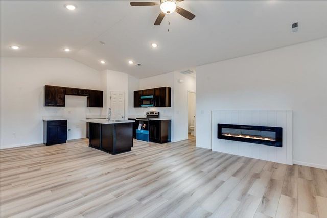 2401 S Wheatland Ct, Wichita, KS 67235