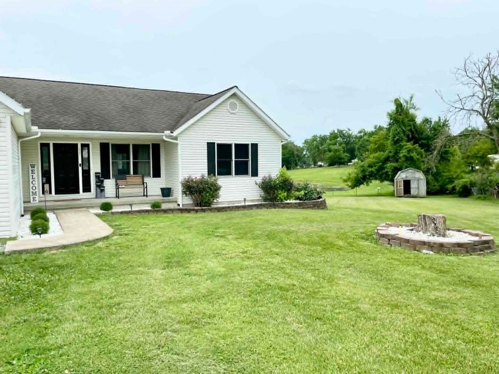 19 Gregg Lane, Harrisburg, IL 62946 — photo 2