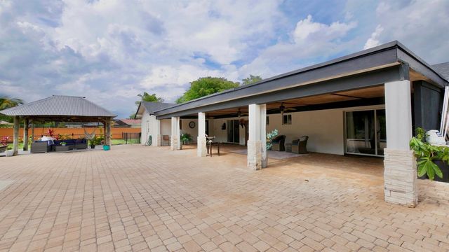 5191 SW 109th Avenue, Davie, FL 33328