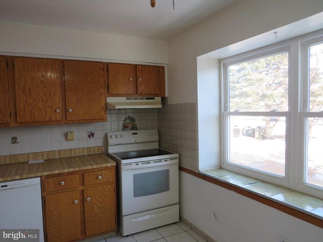 1316 SILVER CT, Hamilton, NJ 08690