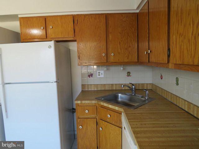 1316 SILVER CT, Hamilton, NJ 08690