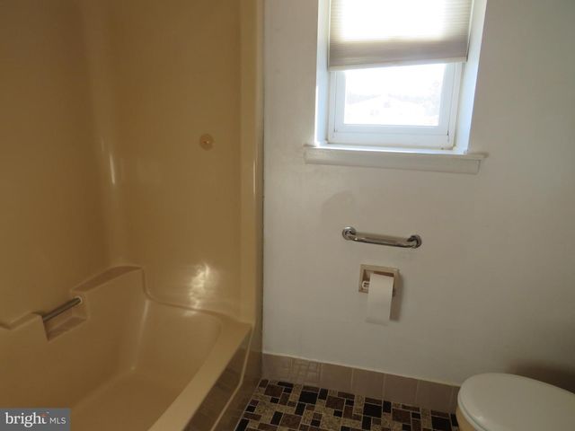 1316 SILVER CT, Hamilton, NJ 08690