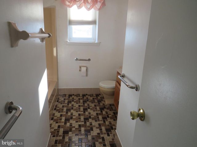 1316 SILVER CT, Hamilton, NJ 08690