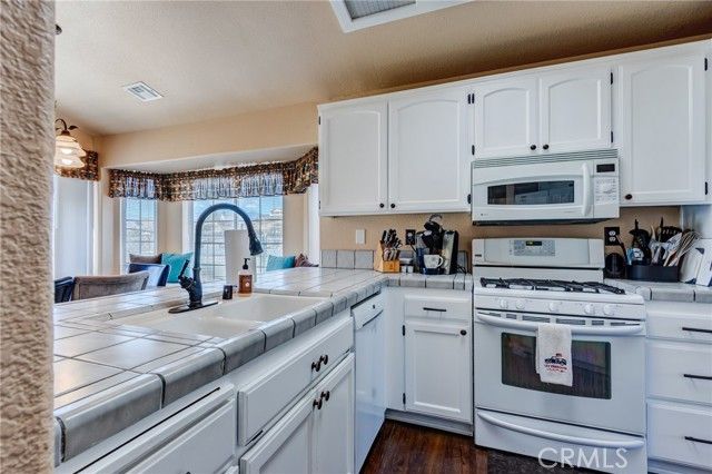 7170 Joshua Road, Oak Hills, CA 92344