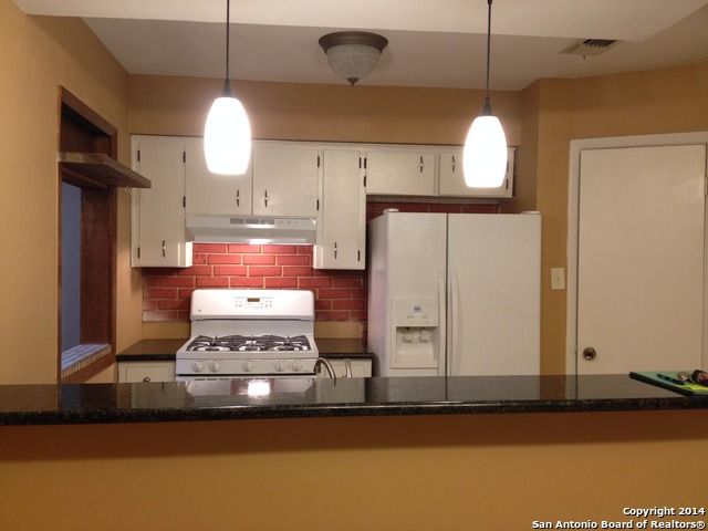 213 ROYAL DR, Converse, TX 78109