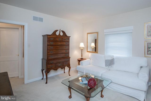 1513 KUSER RD, Hamilton, NJ 08619