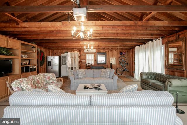 1513 KUSER RD, Hamilton, NJ 08619