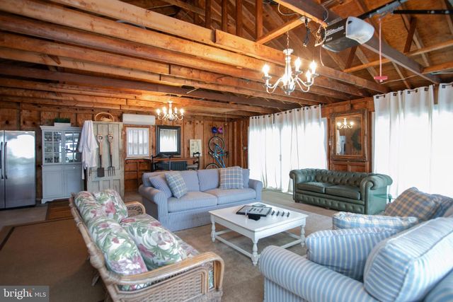 1513 KUSER RD, Hamilton, NJ 08619