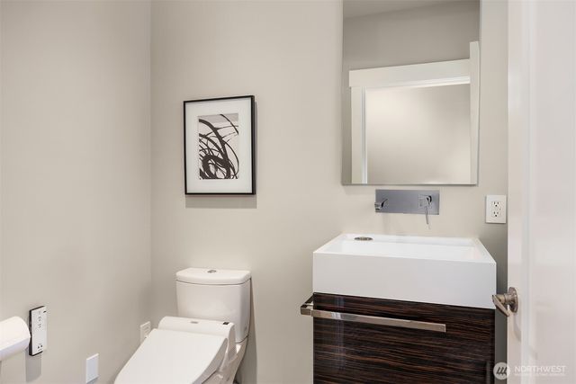 8902 NE 117th Place, Kirkland, WA 98034