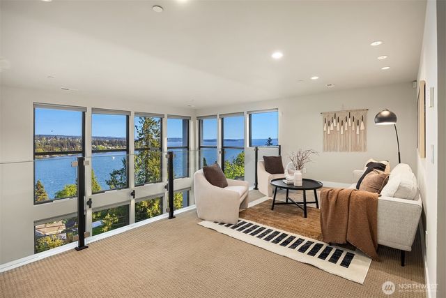 8902 NE 117th Place, Kirkland, WA 98034