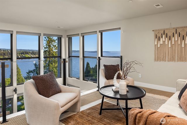 8902 NE 117th Place, Kirkland, WA 98034
