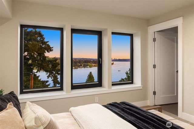 8902 NE 117th Place, Kirkland, WA 98034