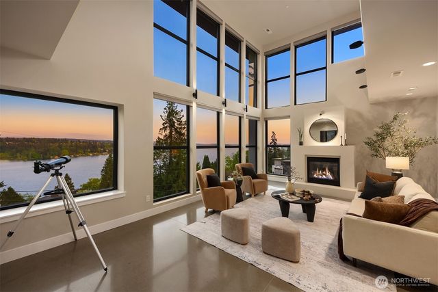 8902 NE 117th Place, Kirkland, WA 98034