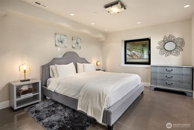 8902 NE 117th Place, Kirkland, WA 98034
