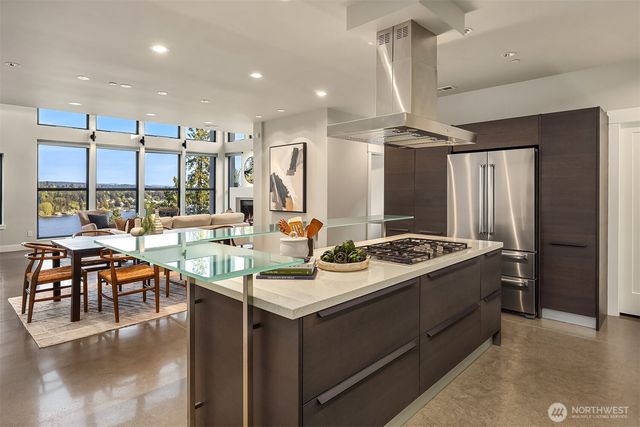 8902 NE 117th Place, Kirkland, WA 98034