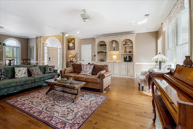 8423 WOOD MANOR CV, Memphis, TN 38016