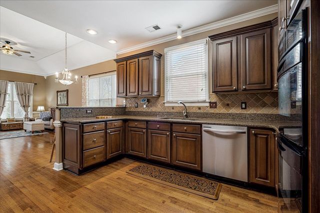 8423 WOOD MANOR CV, Memphis, TN 38016